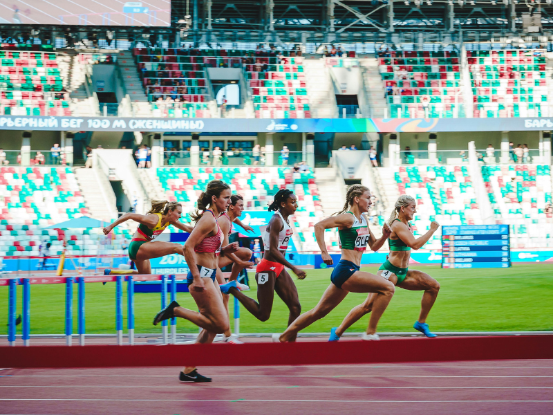Runners (track) William Warby Pexels 600x800